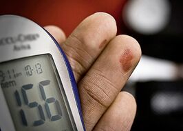 A diabetes acompaña a hiperglicemia un nivel elevado de azucre no sangue