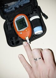 Medición do espello de glicosa no sangue para corrixir doses de insulina con 1 tipo de diabetes